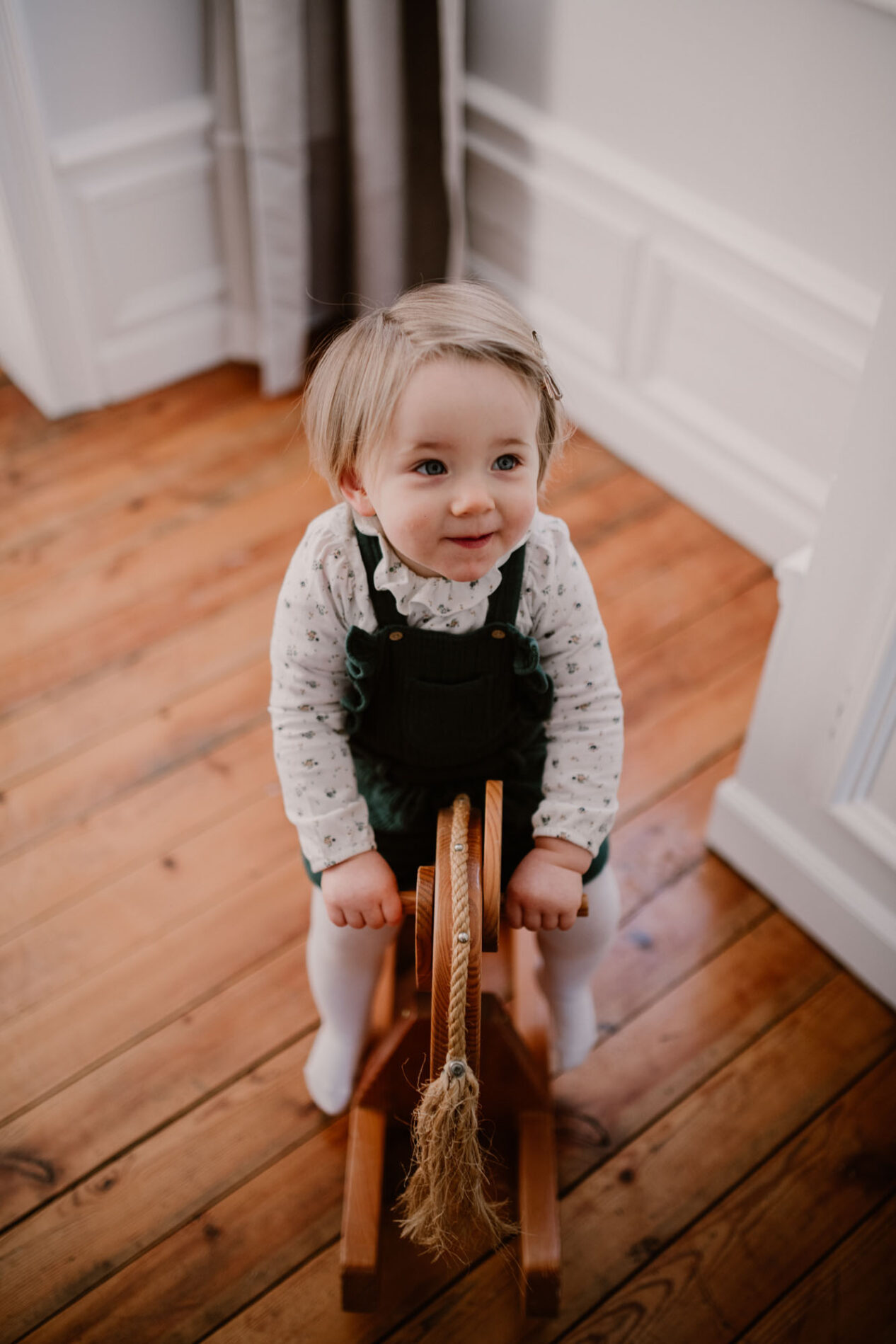 petite fille qui joue