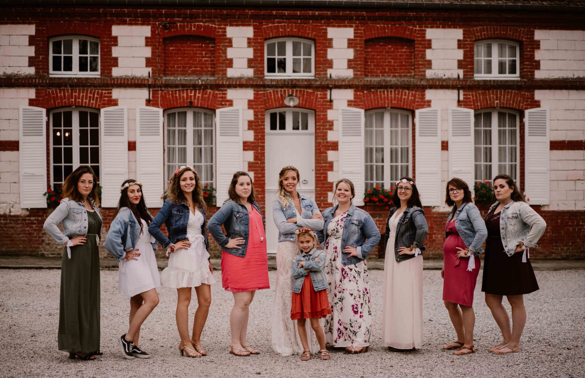 Photo de groupe entre filles mariage somme