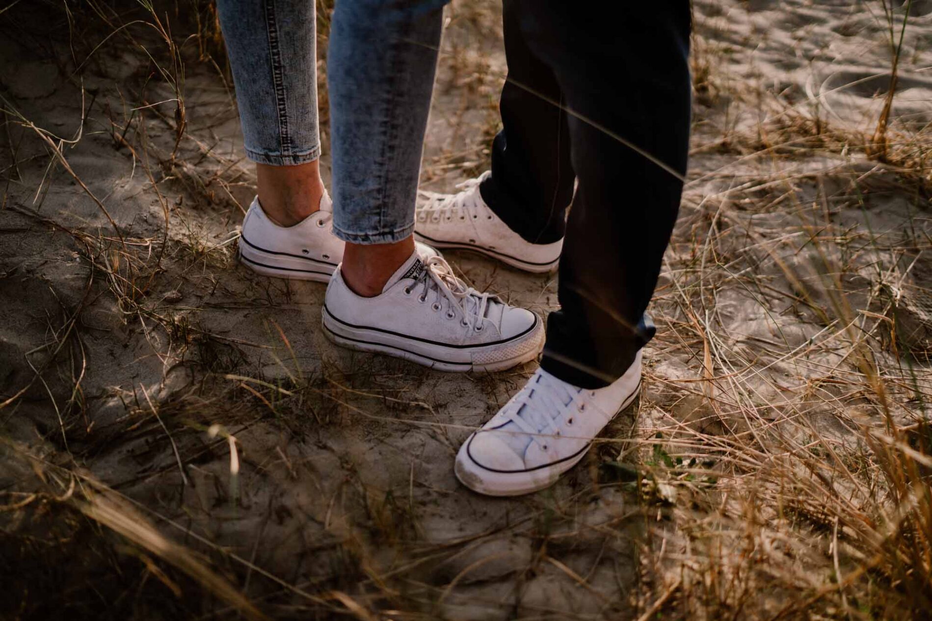 convers en bord de mer