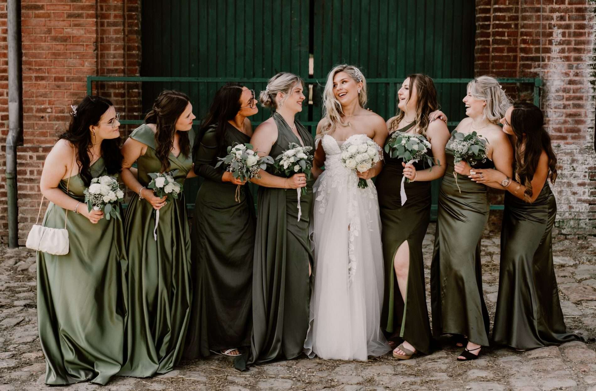 les demoiselles d'honneur avec la mariée